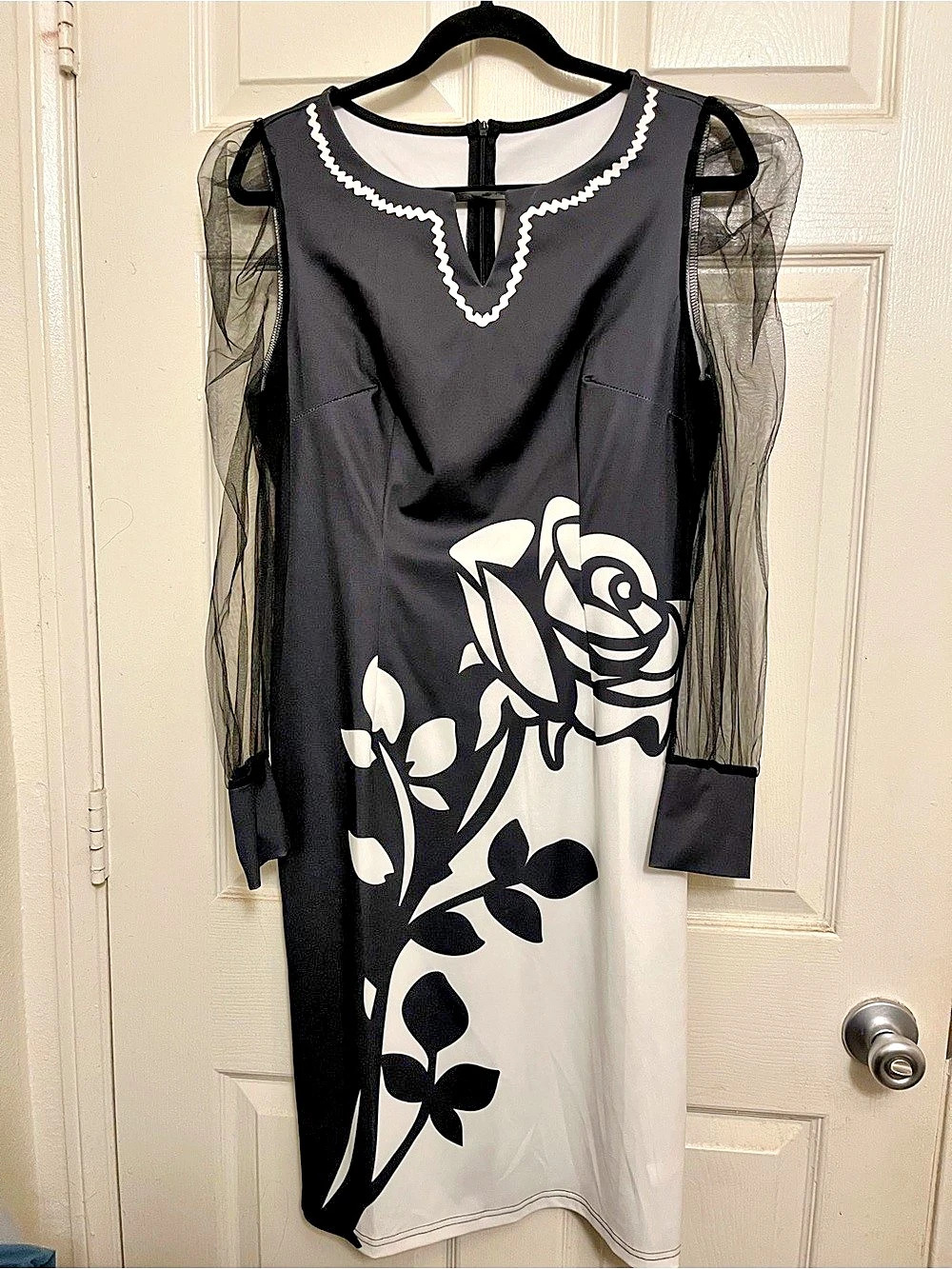 Sandra Darren Floral Maxi Dress in Black & White Size 10 Like New